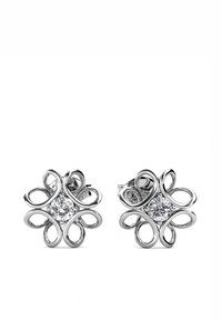Boucles d'oreilles en métal argenté avec un design floral, comprenant des boucles et un accent central en diamant carré. La finition polie ajoute de l'éclat.
