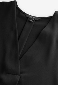 Unselected, black