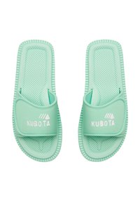 Miętowe klapki z teksturowaną wkładką i gumową podeszwą. Posiadają pasek z białym napisem "KUBOTA".