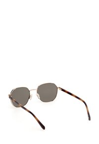 Gafas de sol con un diseño de marco geométrico, detalles metálicos dorados, lentes grises y patillas con un patrón de carey. Incluyen almohadillas nasales transparentes.