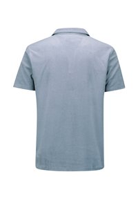 Korte mouw polo shirt in lichtblauwe stof met een klassieke kraag en een gladde textuur, met een rechte zoom en zonder zichtbare accenten.