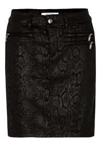 Falda de estampado de serpiente negro con un diseño ajustado, bolsillos con cremallera y una textura suave. Los acentos metálicos añaden detalle al aspecto general.