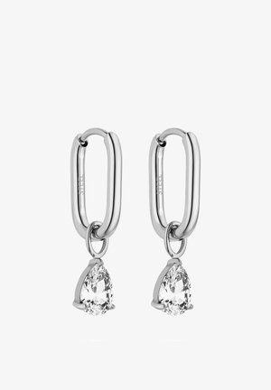 Zilveren oorringen met langwerpige vorm, voorzien van peervormige heldere kristaldruppels, met een gepolijste metalen afwerking en een minimalistisch ontwerp.