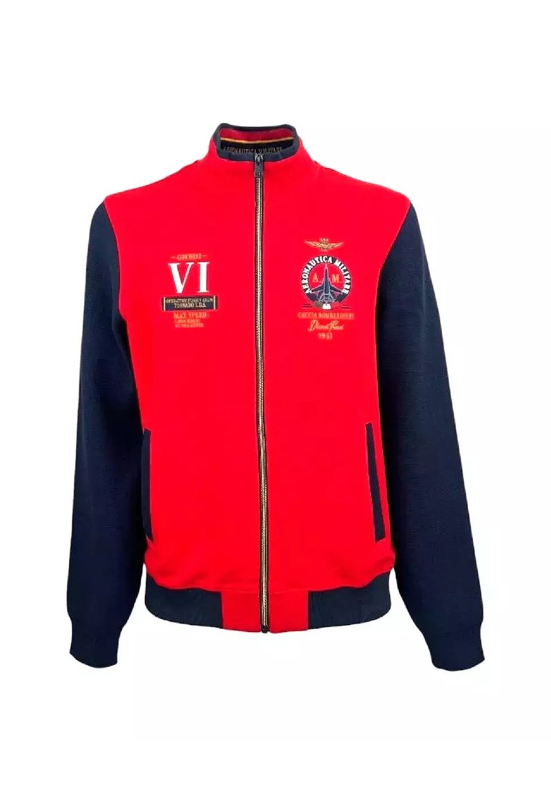 Giacca bomber zip-up rossa e blu navy con colletto alto, logo ricamato sul petto e tasche laterali, con polsini e orlo a costine.