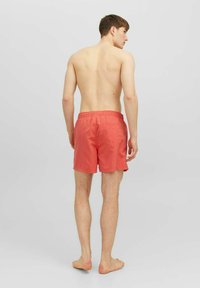 Jack & Jones JPSTFIJI JJSWIM SOLID  - Bañador corto - hot coral