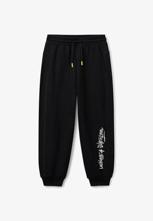 Zwarte joggerbroeken met elastische tailleband, neongele trekkoorden, zijzakken, geribbelde boorden en witte tekst "Looking 4 New Horizons" op het linkerpant.