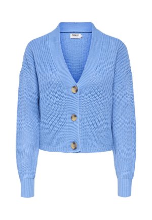 Cardigan en maille épaisse bleu clair avec col en V, manches longues, poignets côtelés et trois grands boutons marron sur le devant.
