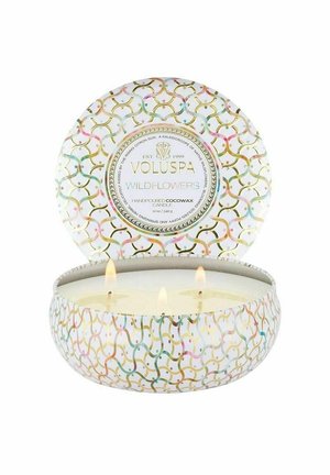 VOLUSPA 3-WICK CANDLE DECORATIVE TIN WILDFLOWERS  - Doftljus - white