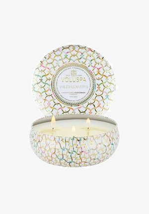 Voluspa VOLUSPA 3-WICK CANDLE DECORATIVE TIN WILDFLOWERS - Doftljus - white
