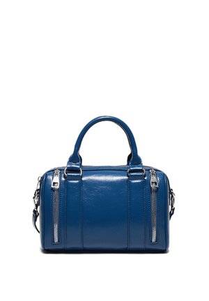 Sac à main en cuir bleu avec doubles poignées, deux poches zippées verticales à l'avant et ferrures argentées, présenté sur un fond blanc.