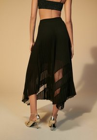 Next Faltenrock - black