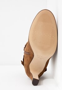 San Marina Botines de tacón - tan