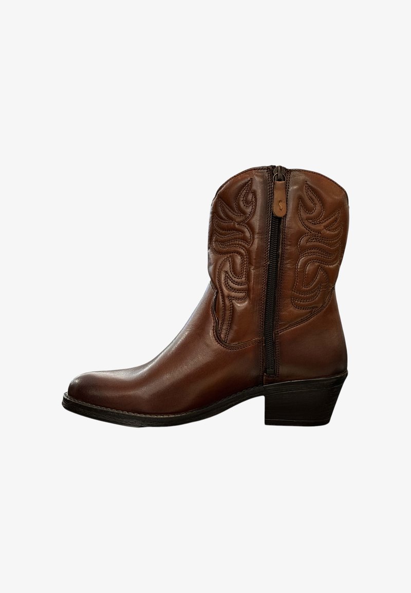 Botte de cow-boy en cuir marron avec fermeture éclair sur le côté, présentant des motifs brodés sur la tige et un petit talon empilé.