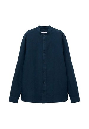 Camicia a maniche lunghe con bottoni di colore blu navy scuro, realizzata in un tessuto leggero. Presenta un colletto rialzato e un design semplice con una patta frontale.