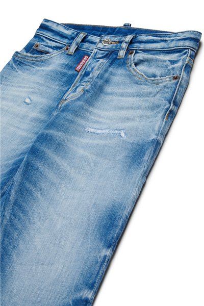 Svetlomodré džíny z denimu s vyblednutým vzhľadom, poškodenými miestami, dizajnom s piatimi vreckami a s gombíkovým zapínaním a kovovým zipsom.