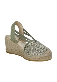 Espadrille verde con tomaia intrecciata, tessuto testurizzato e cinturini incrociati. Suola centrale avvolta in juta naturale e punta arrotondata.