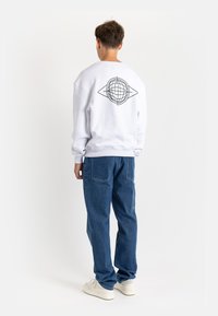Unselected, white