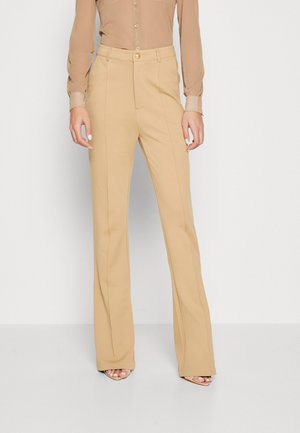 NIKKIE PINTUCK PANTS - Pantalon classique - latte