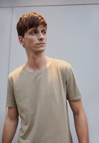 Lee SHAPED TEE - T-shirt básica - clay