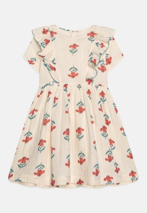 Kremowa sukienka z krótkim rękawem w czerwono-zielony kwiatowy wzór, z marszczonymi przednimi panelami wykończonymi niebieskim brzegiem.