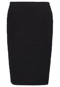 Černá sukni po kolena z úzkého střihu, s obepnutým pasem a jemným švem v oblasti boků, hladká látka, bez viditelných vzorů nebo ozdob.