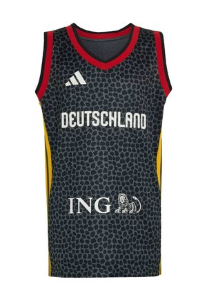 Camiseta de baloncesto negra y gris con manchas, con ribete rojo, texto "DEUTSCHLAND", logo de Adidas, rayas laterales amarillas y logo del patrocinador ING con un león.