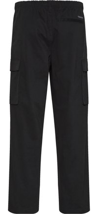 Mustad cargo-püksid elastse vöörihma, külgmiste klapiga taskute ja väikese kaubamärgiga sildiga parema tagaotsa tasku lähedal.