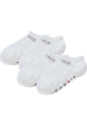 Tres pares de calcetines blancos hasta el tobillo con un diseño acanalado, que presentan el texto impreso "orbit" en negro, rojo y azul en el costado.