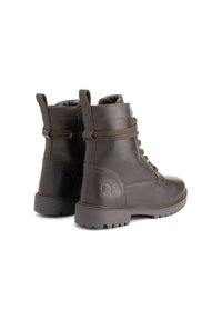 Bruine leren veterschoenen met een gladde afwerking, een gewatteerde kraag en een flexibele rubberen zool. Beschikt over decoratieve riemen en logo-detail.