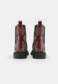 Billi Bi Klassikalised poolsaapad - black/beige/red
