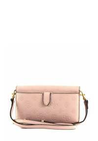 Sac à main en cuir gaufré rose avec une texture lisse, fermeture à rabat, ferrures dorées et une bandoulière amovible. Présente des motifs de logo partout.