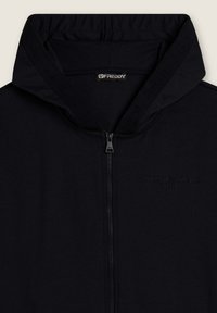 Felpa nera con zip e cappuccio, con il marchio in rilievo "FREDDY" sul bordo e un sottile testo in rilievo "OGGI È IL TUO GIORNO FREDDY" sul petto.