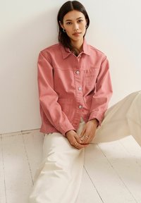 Next PETITE - Jachetă din denim - pink