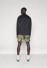 Nike Performance INUL - Sport rövidnadrágok - oil green/black/medium olive