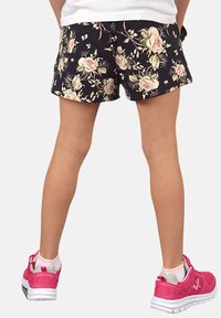 KMISSO Shorts - black