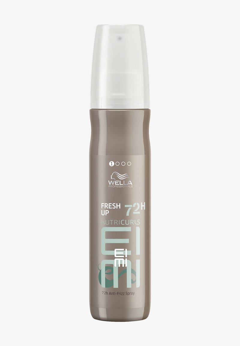 Spray anti-frisottis Fresh Up Nutricurls 72H de Wella Professionals dans un flacon pulvérisateur beige à bouchon blanc, conçu pour le soin des cheveux bouclés.