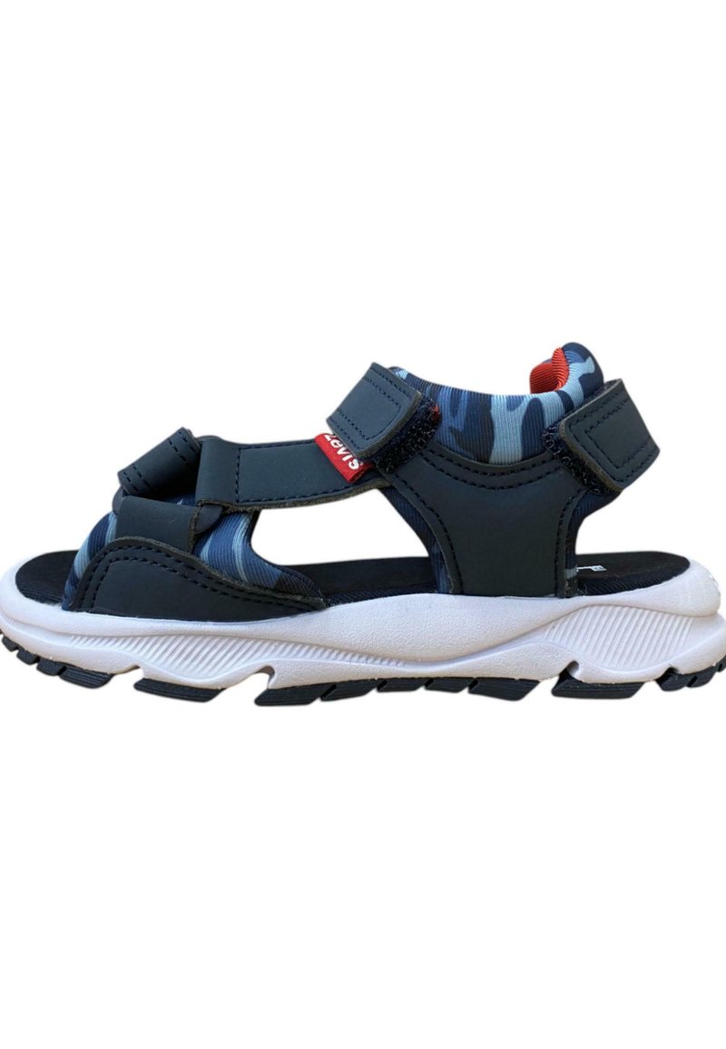 Sandal black and navy con múltiples correas de Velcro, suela acolchada y suela blanca texturizada. Presenta un patrón de camuflaje azul en el forro.