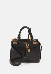 Musta teksturoitu käsilaukku kultaisilla yksityiskohdilla, kaksi lyhyttä kantohihnaa ja irrotettava olkahihna. Varustettu lukko- ja brändilogo-riipuksella edessä.