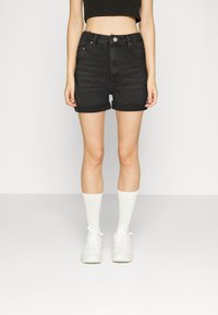 BDG Urban Outfitters ROLL HEM MOM SHORT - Calções de ganga - black