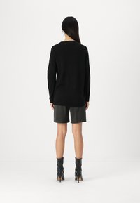 Vero Moda VMHOHO O NECK  - Neule - black/silver/red/green