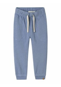 Hellblaue Baumwoll-Sweatpants mit elastischem Bund, Kordelzug, seitlichen Taschen, gerippten Bündchen und einem kleinen Logoschild nahe dem Saum.