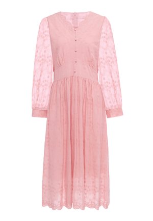 Pink midi-kjole med lange gennemsigtige blomstrede ærmer, knaplukning foran, bølget halsudskæring og samlet talje med broderet stof.