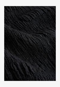 Non sélectionné, black