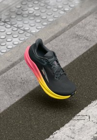 Unselected, black/pink