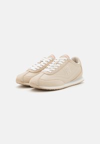 Tommy Hilfiger HERITAGE RUNNER - Tenisice - classic beige