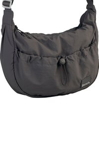 Graue, weiche, gepolsterte Schultertasche mit runder Form. Verfügt über Raffungsdetails, einen Zugverschluss und ein gesticktes Markenlabel.