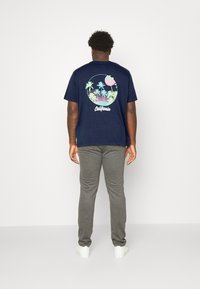 Levi's® Plus BIG SS - T-shirt estampada - big surf club naval academy