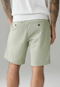 Next STRAIGHT FIT STRETCH CHINO - Kratke hlače - light green