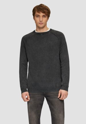 - Sweter