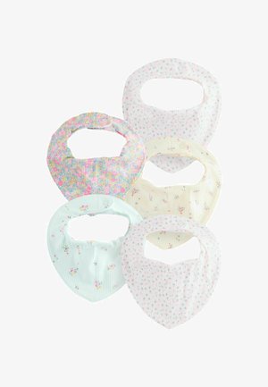 Pět měkkých látkových bryndáků pro miminka s květinovými vzory v pastelových odstínech, každý s patentním zapínáním na krku.